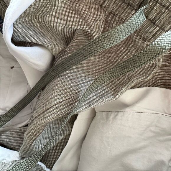 Tommy Bahama Striped Linen Tencel 8" inseam pull on short size L khaki shorts - Picture 4 of 6